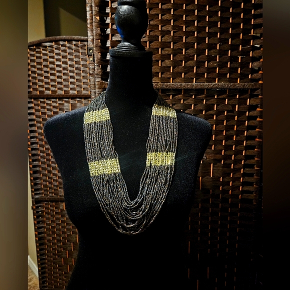 Amrita Singh beaded necklace - Picture 2 of 3